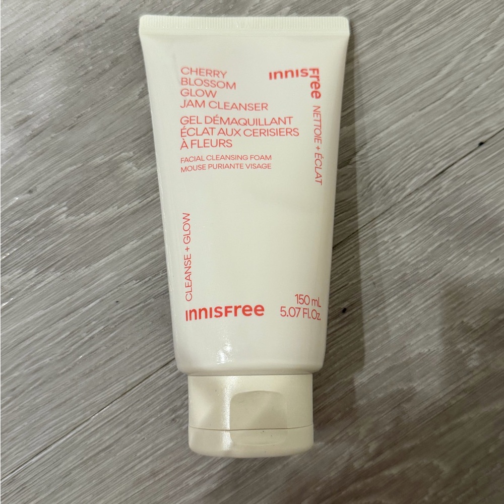 Innisfree Cherry Blossom Glow Jam Cleanser - White